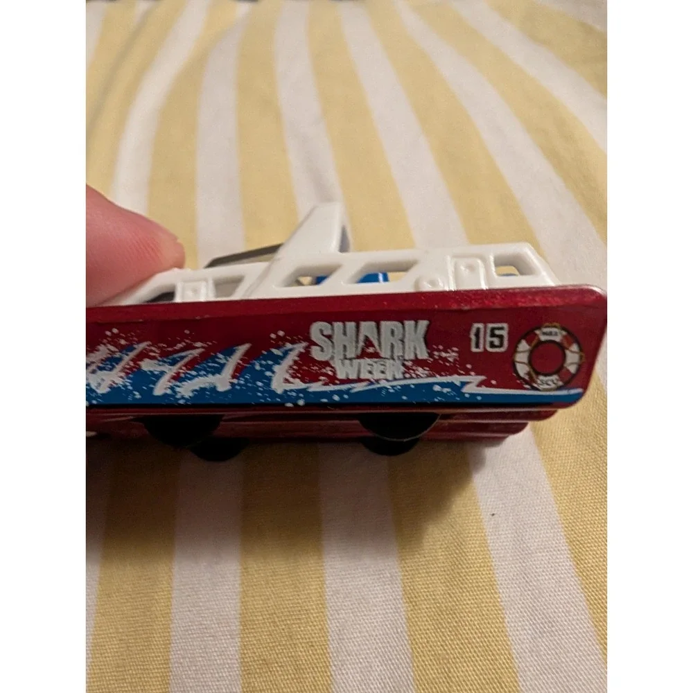Matchbox 2000 Res Q Waver Shark Week Boat Red White Diecast Toy Vehicle MB526